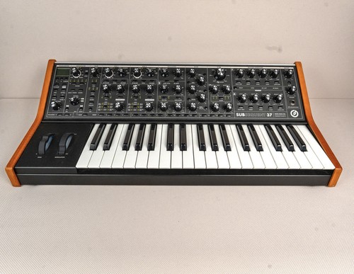 Moog subsequent paraphonic - moog,
